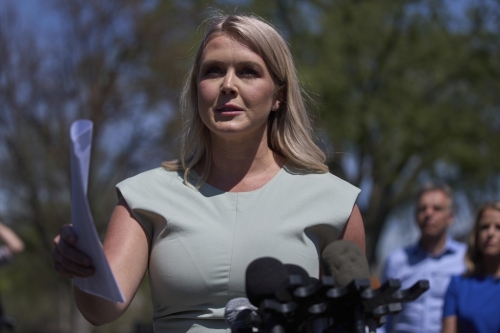 白宫新闻秘书莱维特宣布Signal群组泄密案结案。