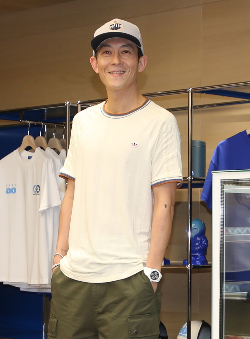 对比金秀贤记者会,网点名陈冠希2008年道歉记者会是最佳典范。(图/中时资料照) 对比金秀贤记者会,网点名陈冠希2008年道歉记者会是最佳典范。(图/中时资料照)