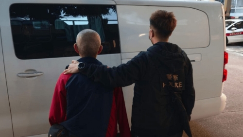 警查旺角四仔铺检2900只色情光盘