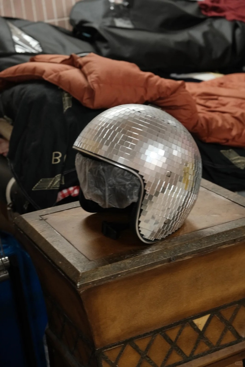 其中一角落更摆放甚有品味的电单车头盔（砵仔糕@小红书）