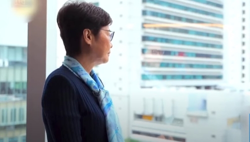 林郑在太古广场前特首办接受传媒访问。 林郑在太古广场前特首办接受传媒访问。