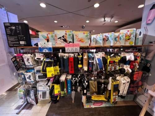 毅成专柜大量运动及行山装备以正价85折清货（毅成FB）