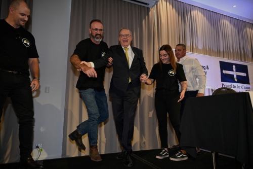 2025-04-03T053236Z_1611082201_RC24QDAIYP9J_RTRMADP_3_AUSTRALIA-ELECTION-ALBANESE-MOMENT 2025-04-03T053236Z_1611082201_RC24QDAIYP9J_RTRMADP_3_AUSTRALIA-ELECTION-ALBANESE-MOMENT