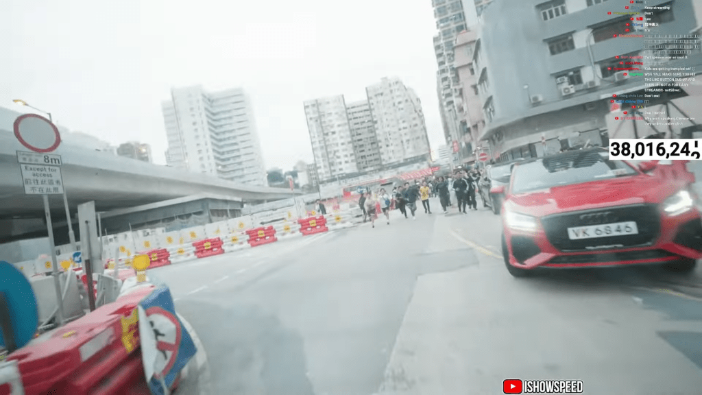 粉丝追出马路。 粉丝追出马路。