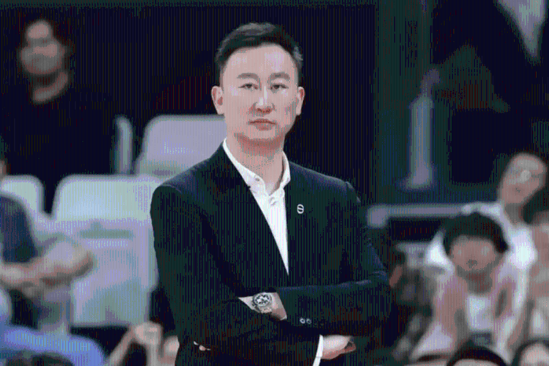 刘维伟是CBA知名教练，曾执教浙江稠州银行男篮，2022年转投青岛男篮。
