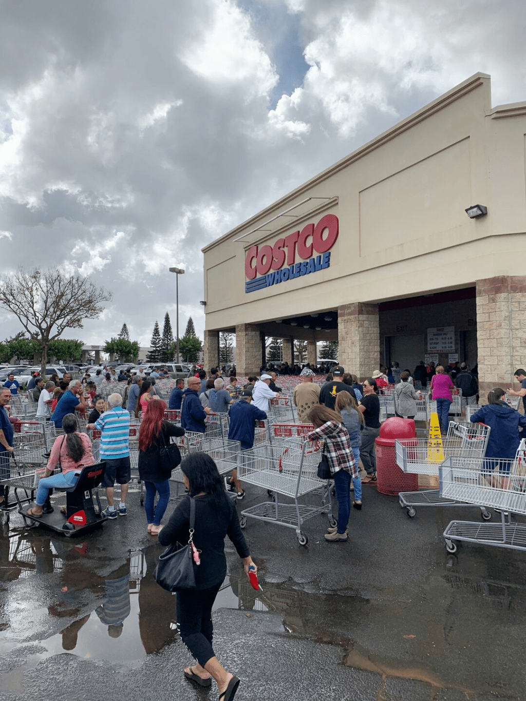 美国超市中国商品被民众抢购。 美国超市中国商品被民众抢购。