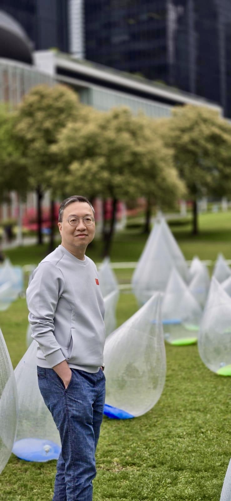 林定国参观舞动水滴展。 林定国FB 林定国参观舞动水滴展。 林定国FB