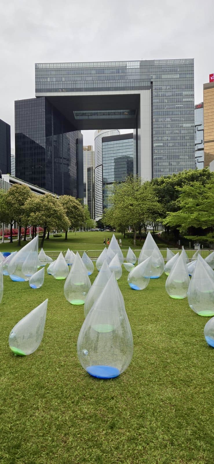 特区政府举办大型艺术展览舞动水滴展,纪念东江水供港60周年。 特区政府举办大型艺术展览舞动水滴展,纪念东江水供港60周年。