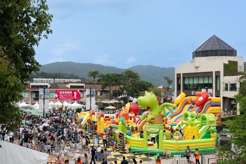 巨型充气弹床城堡