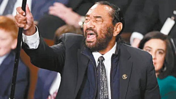 民主党籍众议员格林批评,总统特朗普表现不称职。 民主党籍众议员格林批评,总统特朗普表现不称职。