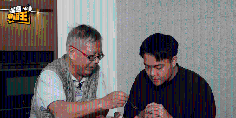 化学博士K Kwong教市民如何分辨合成肉。 化学博士K Kwong教市民如何分辨合成肉。