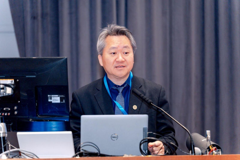 陈焱教授做报告 陈焱教授做报告