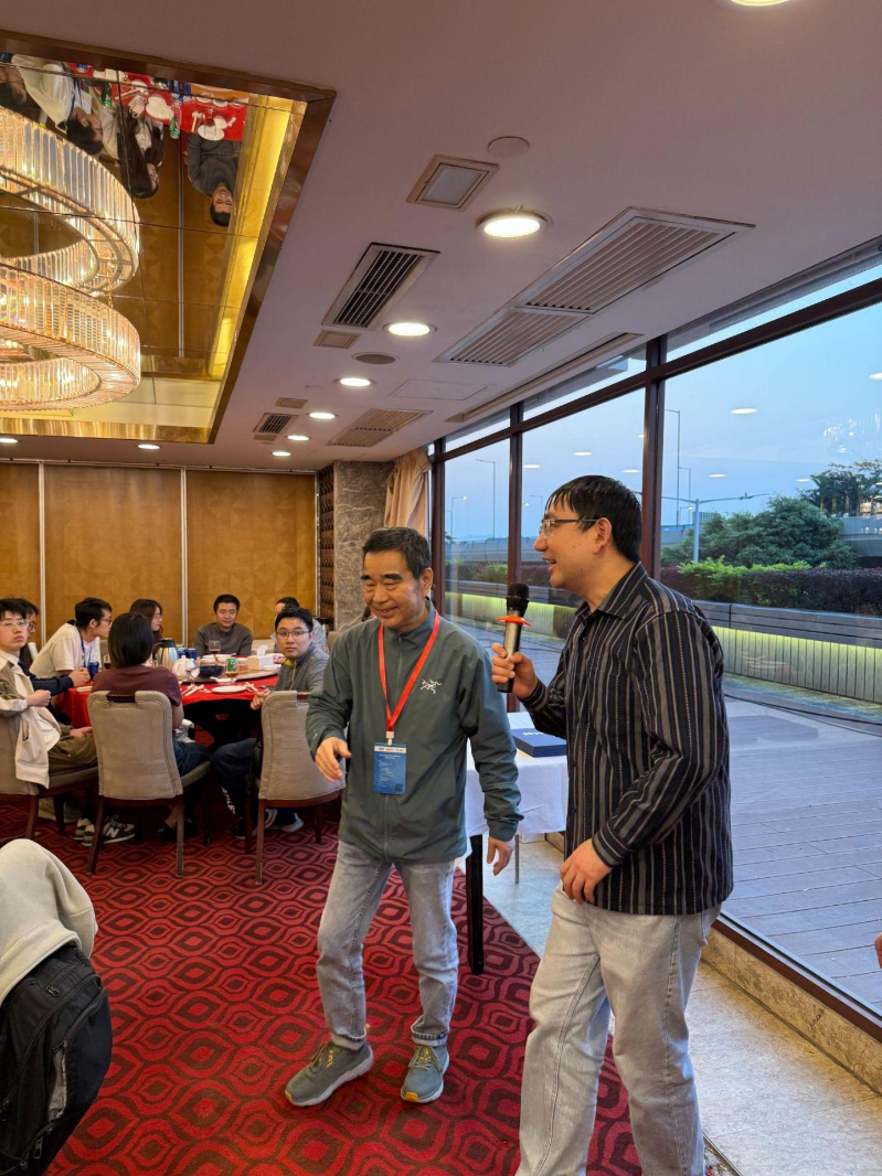 图14 汪子丹教授和王欣教授在晚宴上发言 图14 汪子丹教授和王欣教授在晚宴上发言