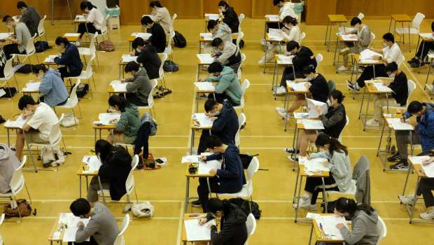 考评局续指,所有获考评局委任或聘用的人员,均须把在履行职务时所获悉的一切事宜保密 考评局续指,所有获考评局委任或聘用的人员,均须把在履行职务时所获悉的一切事宜保密