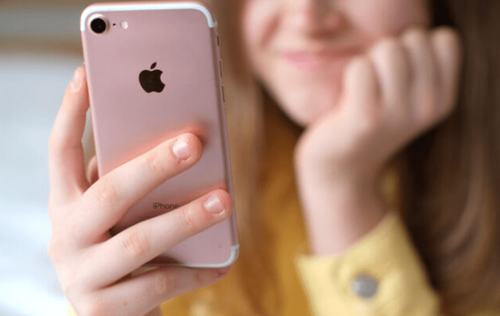 艾夫斯预测,iPhone的零售价恐会高达3,500美元(约27300港元)!示意图 Alamy 艾夫斯预测,iPhone的零售价恐会高达3,500美元(约27300港元)!示意图 Alamy