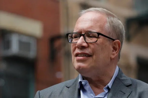 P01A 前主計長斯靜格 P01A 前主計長斯靜格