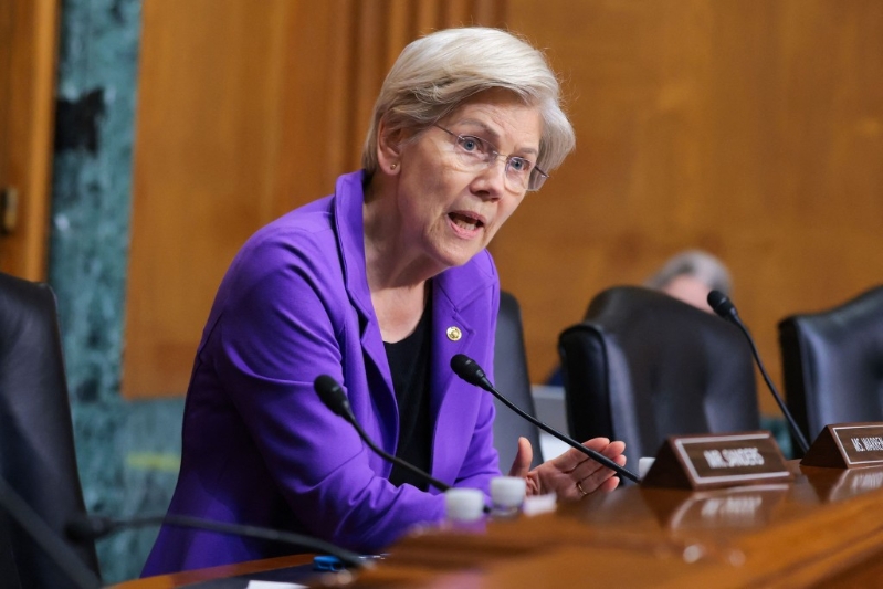 信函由麻省进步派的沃伦为首,要求证监会彻查特朗普。美联社 信函由麻省进步派的沃伦为首,要求证监会彻查特朗普。美联社