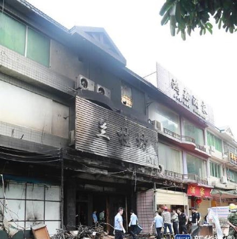 3层KTV被熏黑。 资料图片