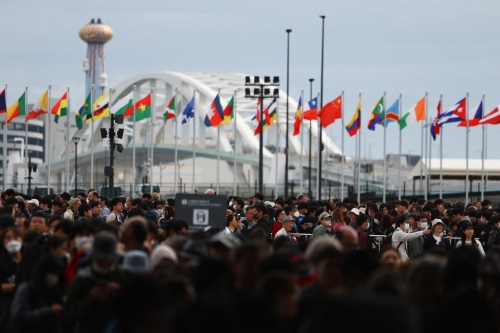 大阪世博13日开幕，吸引逾14万人进场参观。路透社