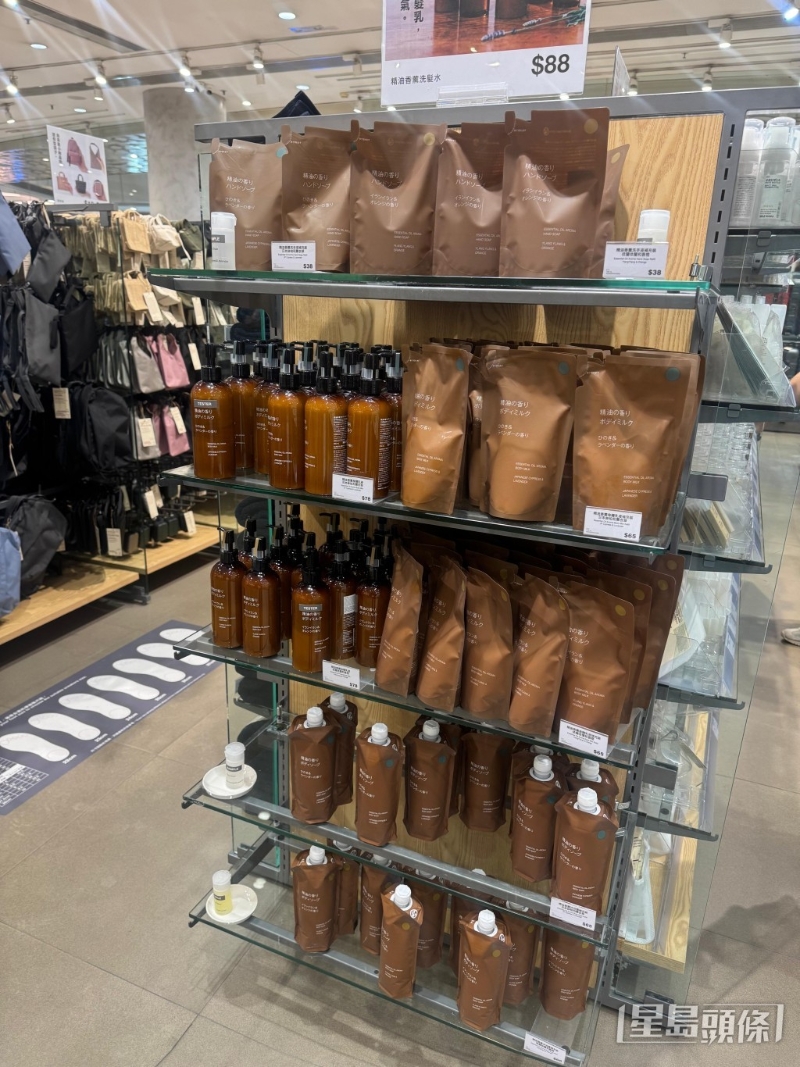 油香熏系列共有6款产品，包括沐浴露、洗手液、洗发水、护发素、润手霜以及身体乳液