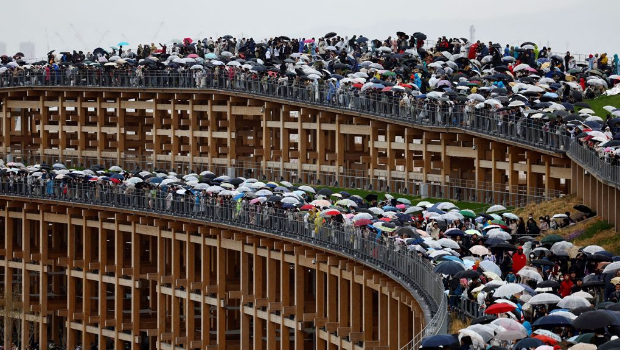 大阪世博代表性建筑“大屋根环”今天传出漏水。 大阪世博代表性建筑“大屋根环”今天传出漏水。