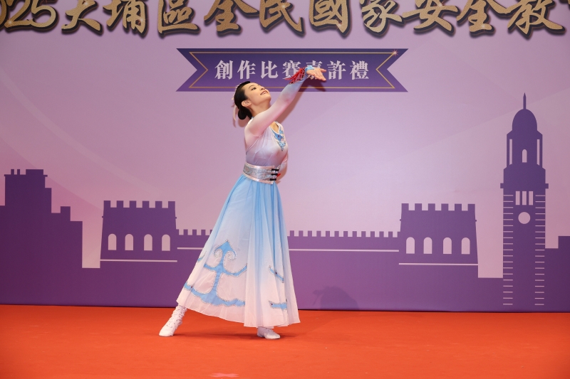 表演 (2) 表演 (2)