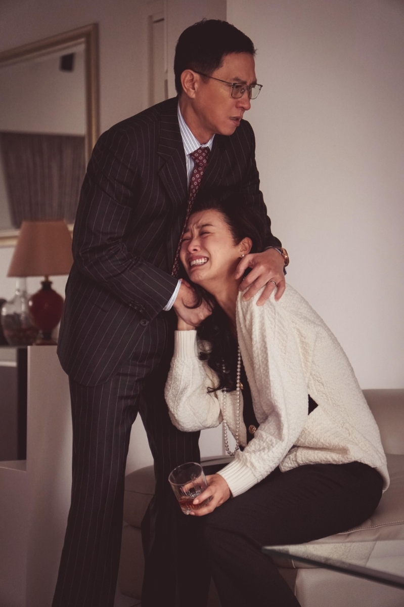 片中陳法拉及張家輝兩公婆投資嚴重失利。