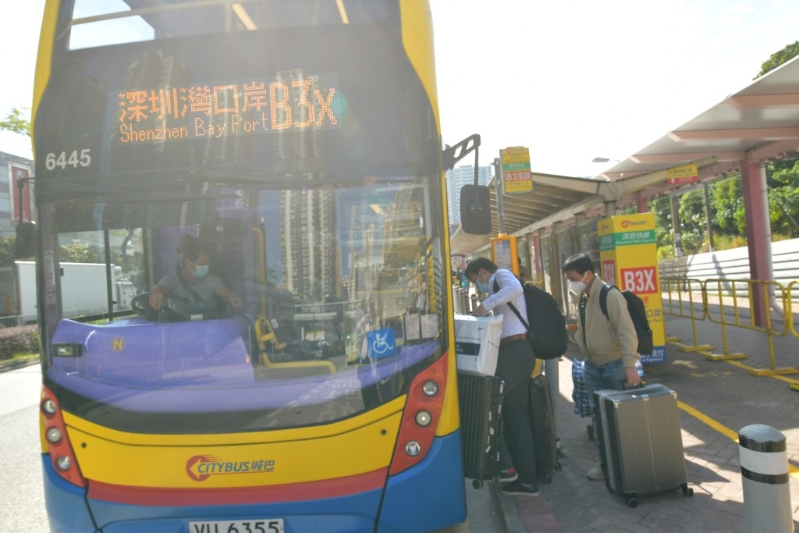 早前推出市区路线免费转乘B3X计划,方便港岛及九龙居民以优惠车费前往深圳湾口岸,城巴亦将该计划延长至8月31日。 早前推出市区路线免费转乘B3X计划,方便港岛及九龙居民以优惠车费前往深圳湾口岸,城巴亦将该计划延长至8月31日。