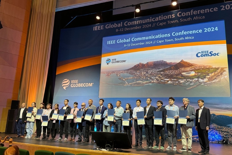 电机电子工程师学会全球通讯年会2024的颁奖典礼。 都大提供