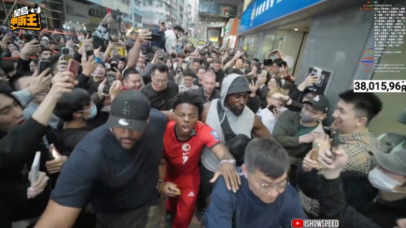 Speed所到之处都逼满大批粉丝。 （来源：IShowSpeed直播截图）