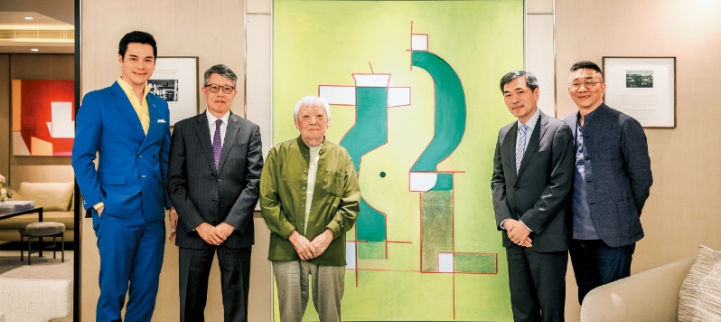 霍刚（左三）暌违一年再次来到香港，举办《霍刚：走进香港》画展。