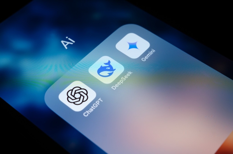 卢志伟表示，随着更多AI模型出现、开源及更新，企业运用AI辅助ESG实施的成本正在下降。