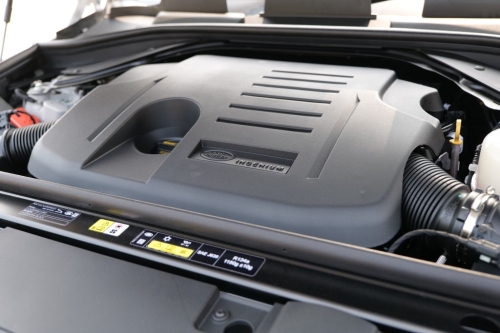 Range Rover Sport P360 Dynamic配用3公升直六Turbo引擎加有48V Mild-hybrid轻混能系统，输出360ps马力和500Nm扭力。