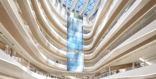 从口岸出发，仅15分钟车程即可到达，方便快捷