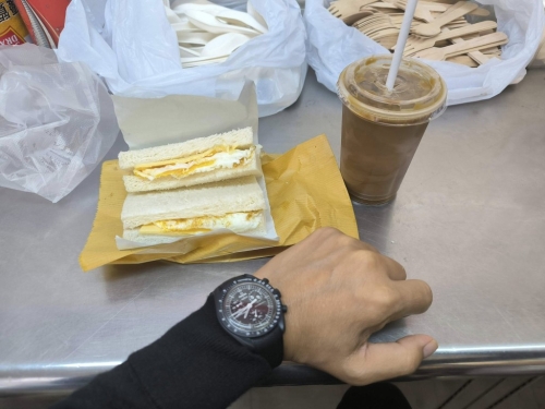 当中各式双拼三文治只需$16