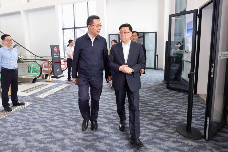 行政长官李家超带领特区政府代表团成员，今午（22日）抵达浙江杭州。