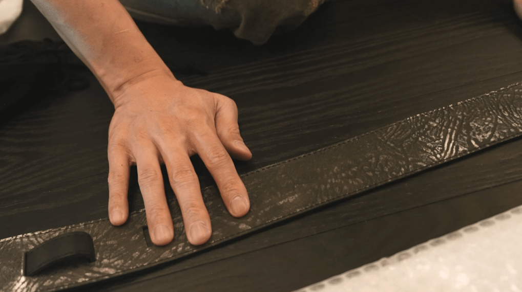 他指皮带的反光面跟压纹,比例做得非常好。 他指皮带的反光面跟压纹,比例做得非常好。