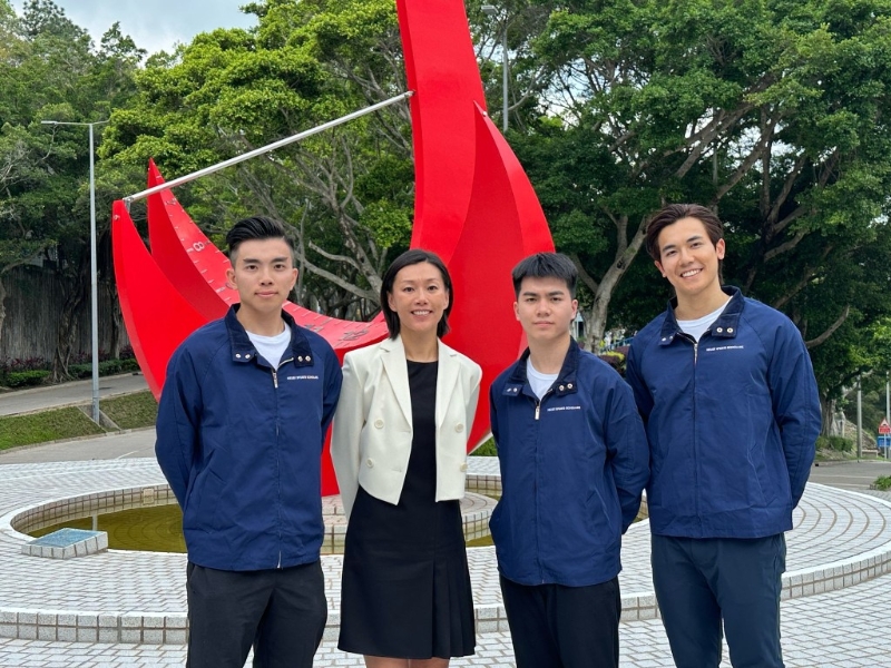 正就读香港中国妇女会中学的应届文凭试考生、港队美式桌球运动员符欢（左三），是其中一名透过SALSA获科大取录的精英运动员。 卢嘉颍摄