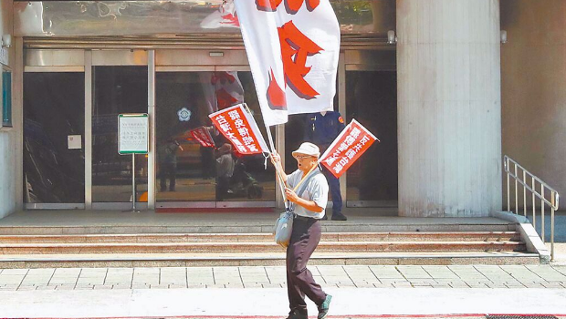 绿营推大罢免乱象引发质疑。 绿营推大罢免乱象引发质疑。