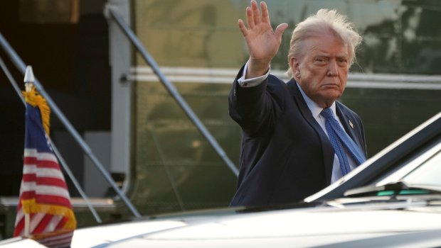 美国总统特朗普近日发文怒斥媒体，呼吁新闻集团创办人默多克应“开始对福斯新闻和《华尔街日报》进行调整”。