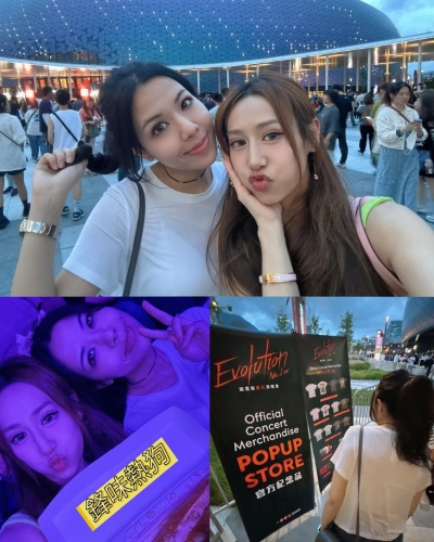 曹敏宝与亲友同行。