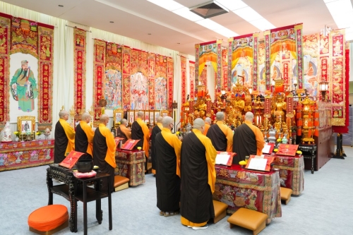 多位高僧连续4日诵经祈福。