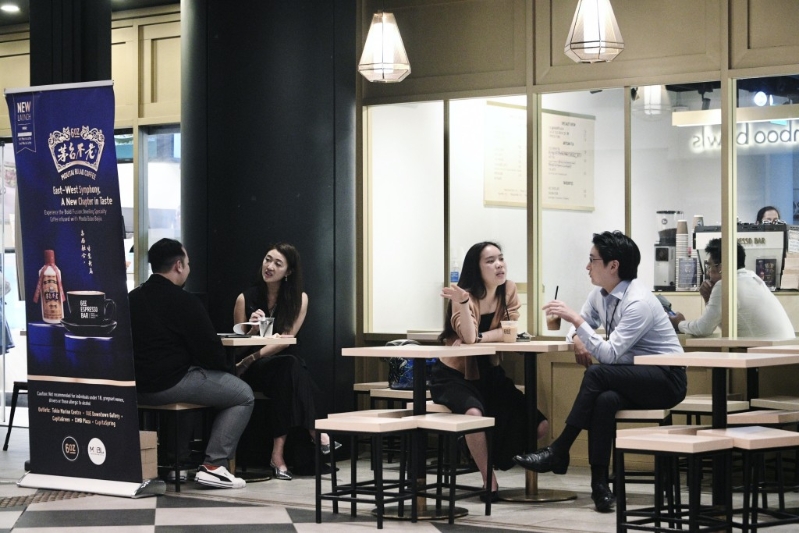 他指近年新加坡政府“起势加消费税”，4年间由7%加至现时的9%。