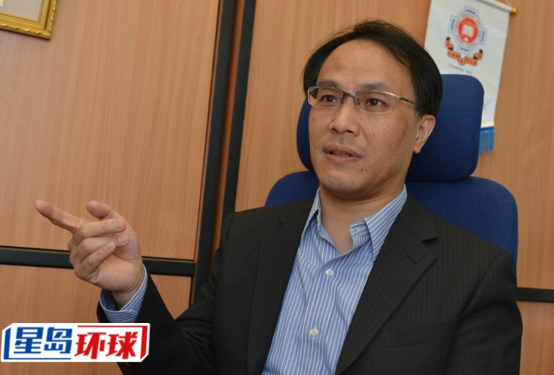 经济学者李兆波指疫后很多外资流到新加坡，经济复苏很不错，导致通胀增加、餐饮酒店等物价上升。