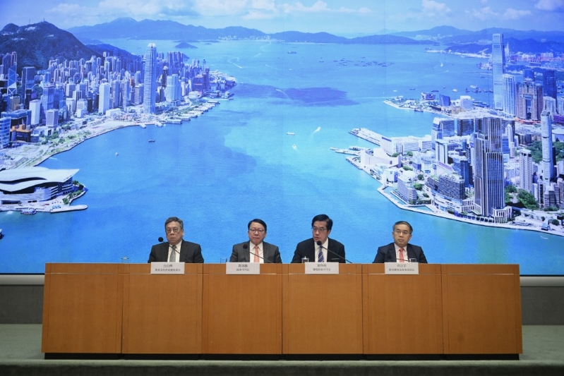 (左起)丘應樺、陳國基、黃偉綸及許正宇在政府總部接受訪問。陳浩元攝