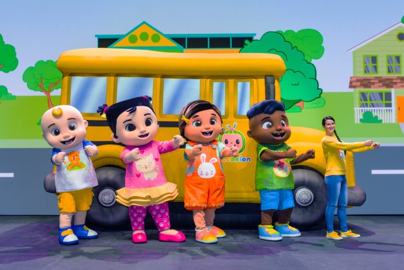 到时JJ、Cody、Nina及一班好朋友会跟大家一起唱〈Wheels on the Bus〉！（图片来源：CoComelonHK）