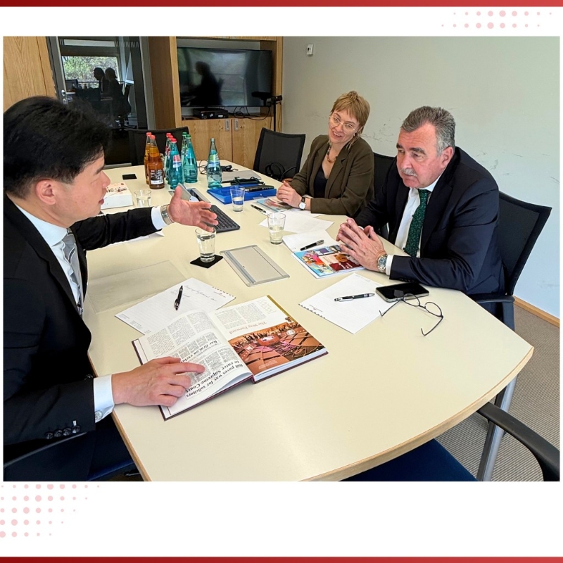 香港律师会会长汤文龙与德国联邦律师公会会长Ulrich Wessels及国际事务部高级法律顾问Swetlana Schaworonkowa进行了友好会晤。律师会FB 香港律师会会长汤文龙与德国联邦律师公会会长Ulrich Wessels及国际事务部高级法律顾问Swetlana Schaworonkowa进行了友好会晤。律师会FB