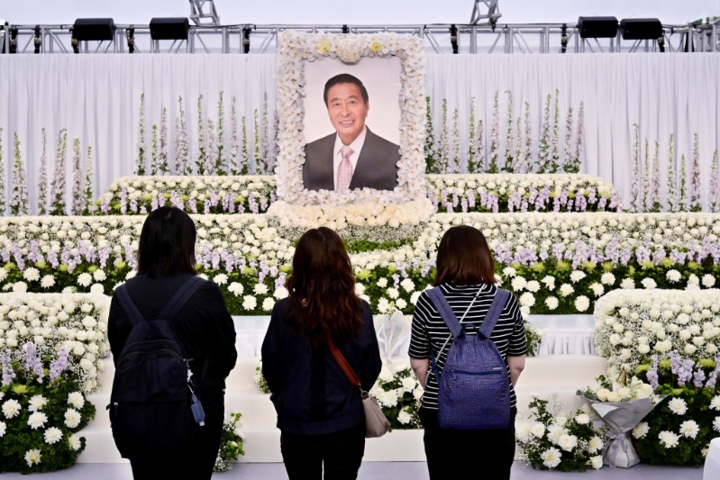 大型帐篷悼念区设有一个长12米、高5米的大型祭坛。 刘骏轩摄