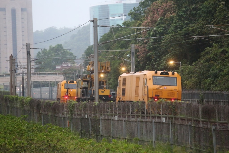 港铁周日清晨一列工程车在沙田站往火炭站方向发生故障。