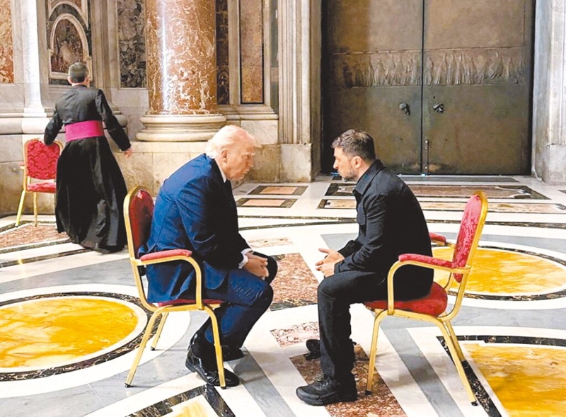 特朗普许多谈判目标尚未实现，俄乌战争仍在持续，且特朗普已多次扬言撤手不管。图为特朗普与泽连斯基4月26日在梵蒂冈会谈。